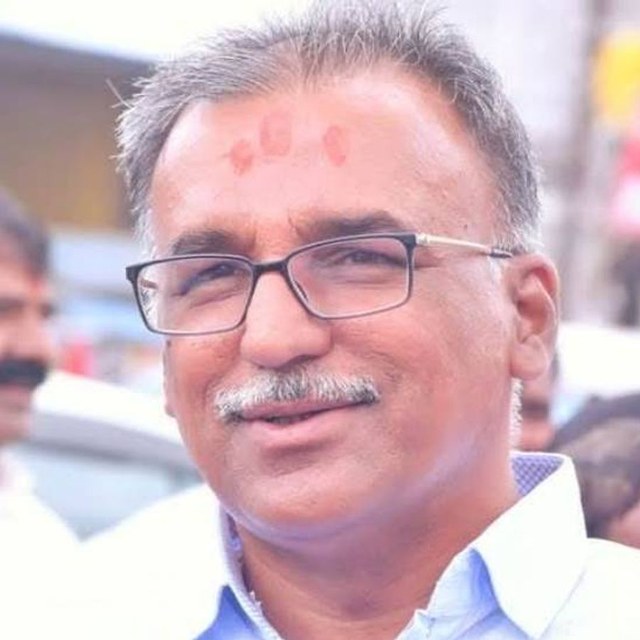 डॉ. विवेक नावंदर, Owner